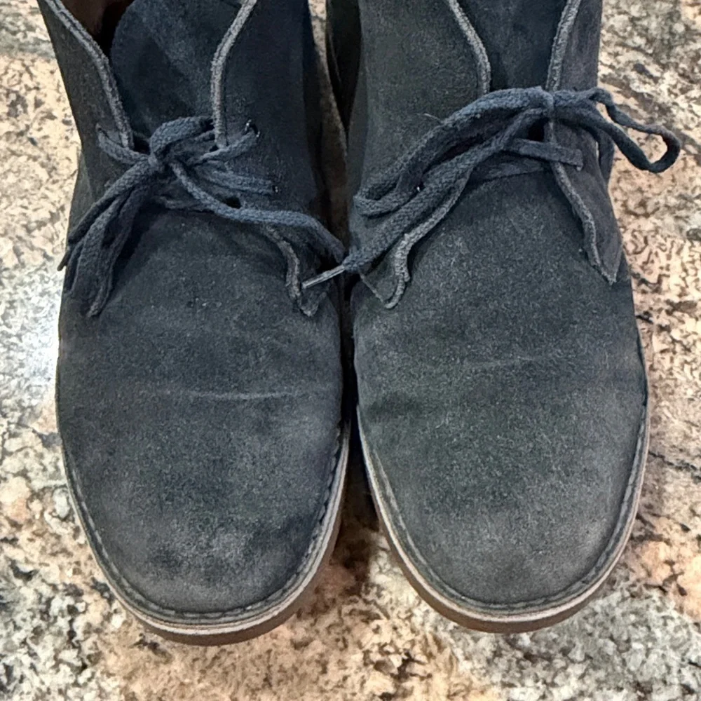 Clarks Men's Dark Gray Suede Chukka Boots